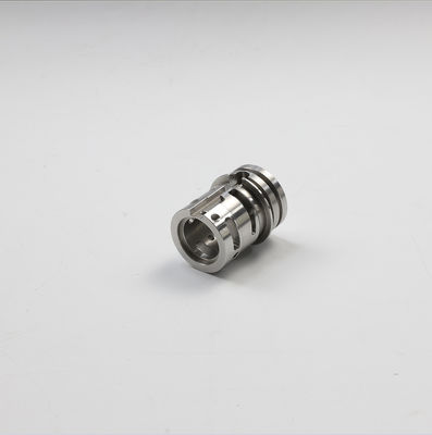 회전하는 분쇄와 주문 제작된 정밀 CNC 기계가공 부분